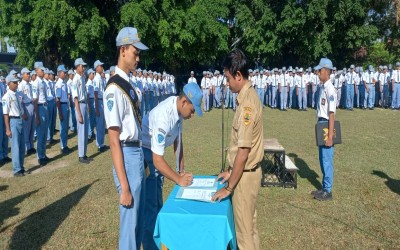 SMK NEGERI 1 BLORA : ADAKAN PELANTIKAN DAN SERAH TERIMA JABATAN PENGURUS OSIS DAN MPK